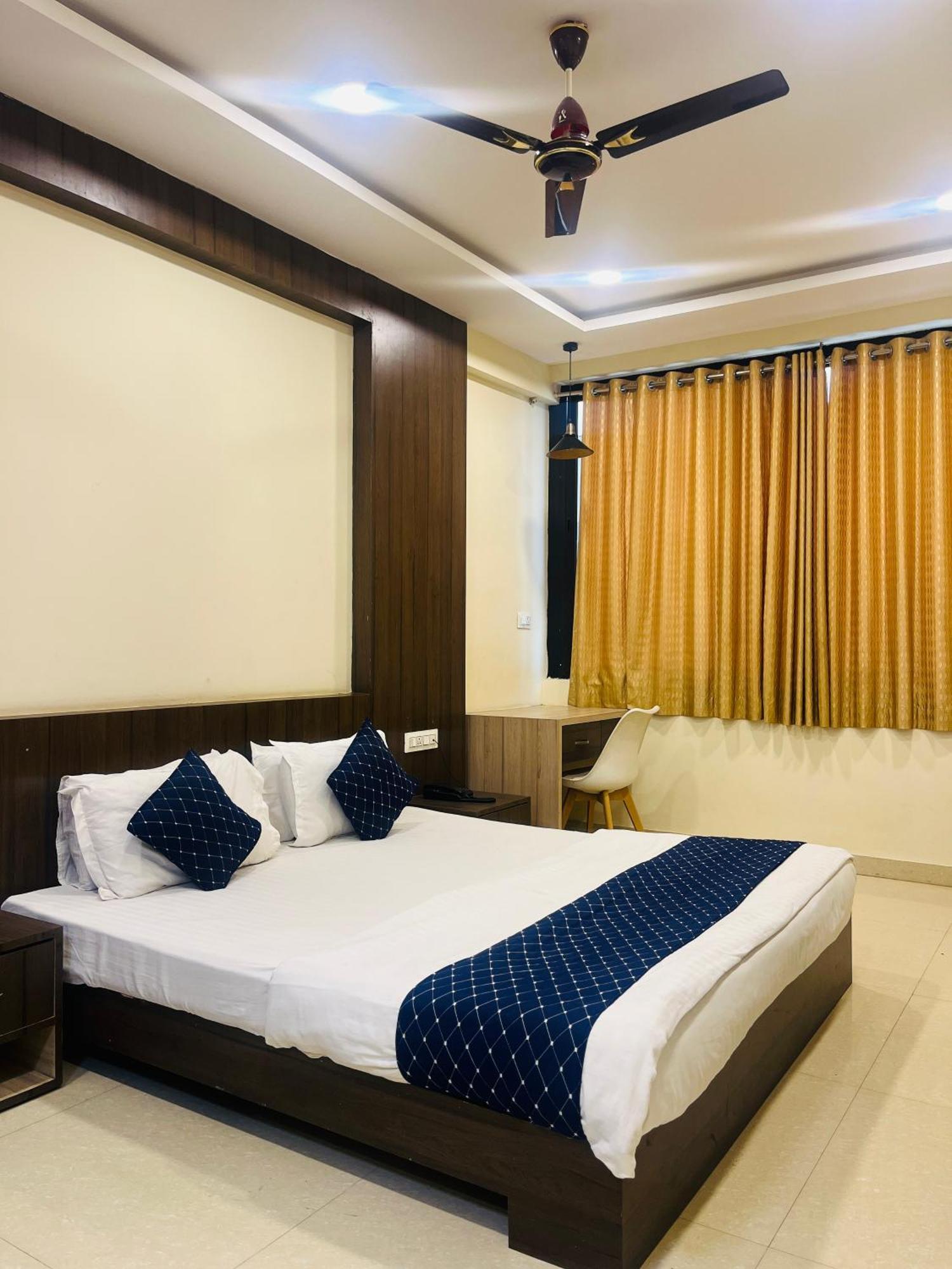 Stayguru Hotel Atithi Bhuj Exterior photo