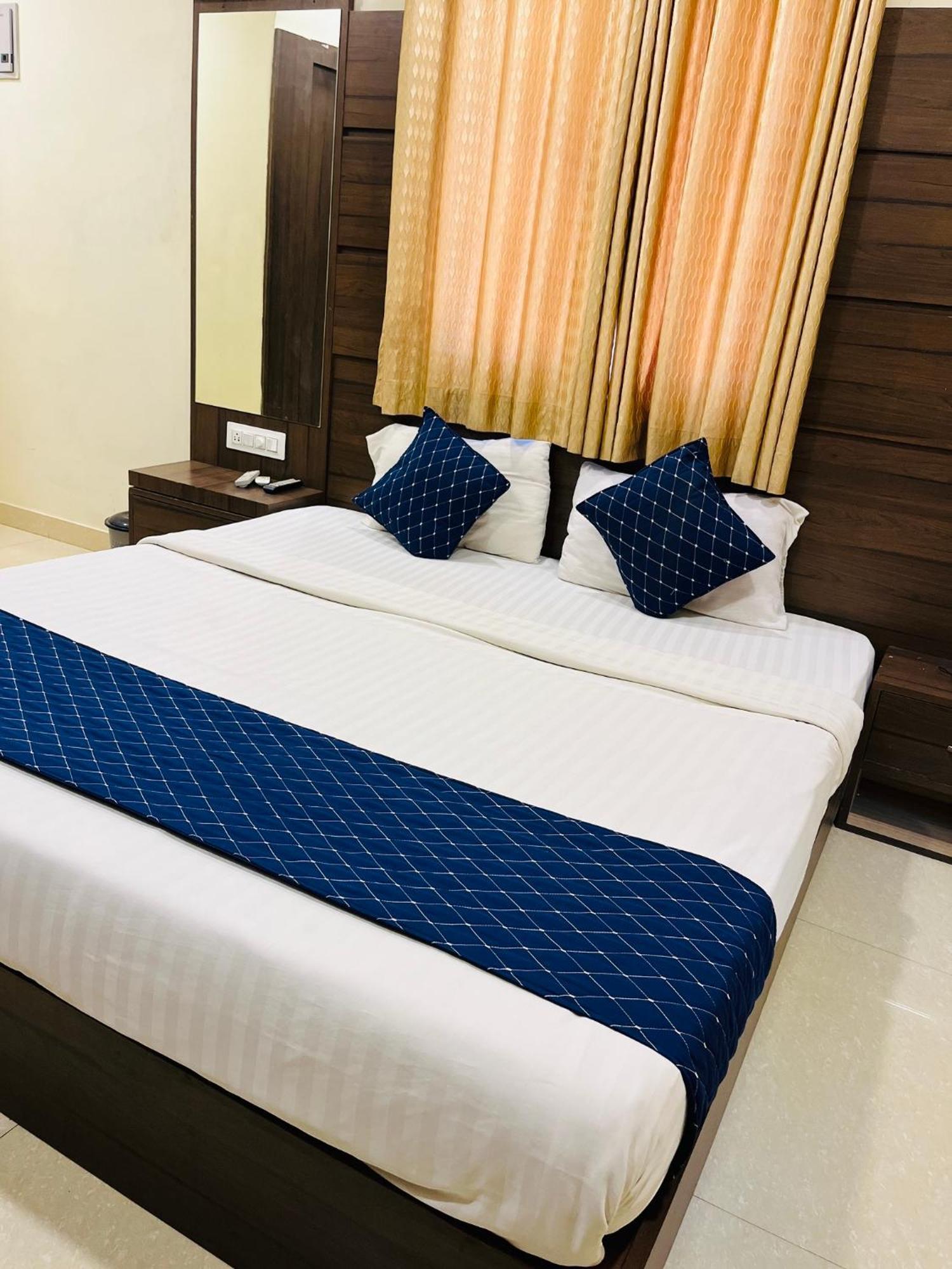Stayguru Hotel Atithi Bhuj Exterior photo