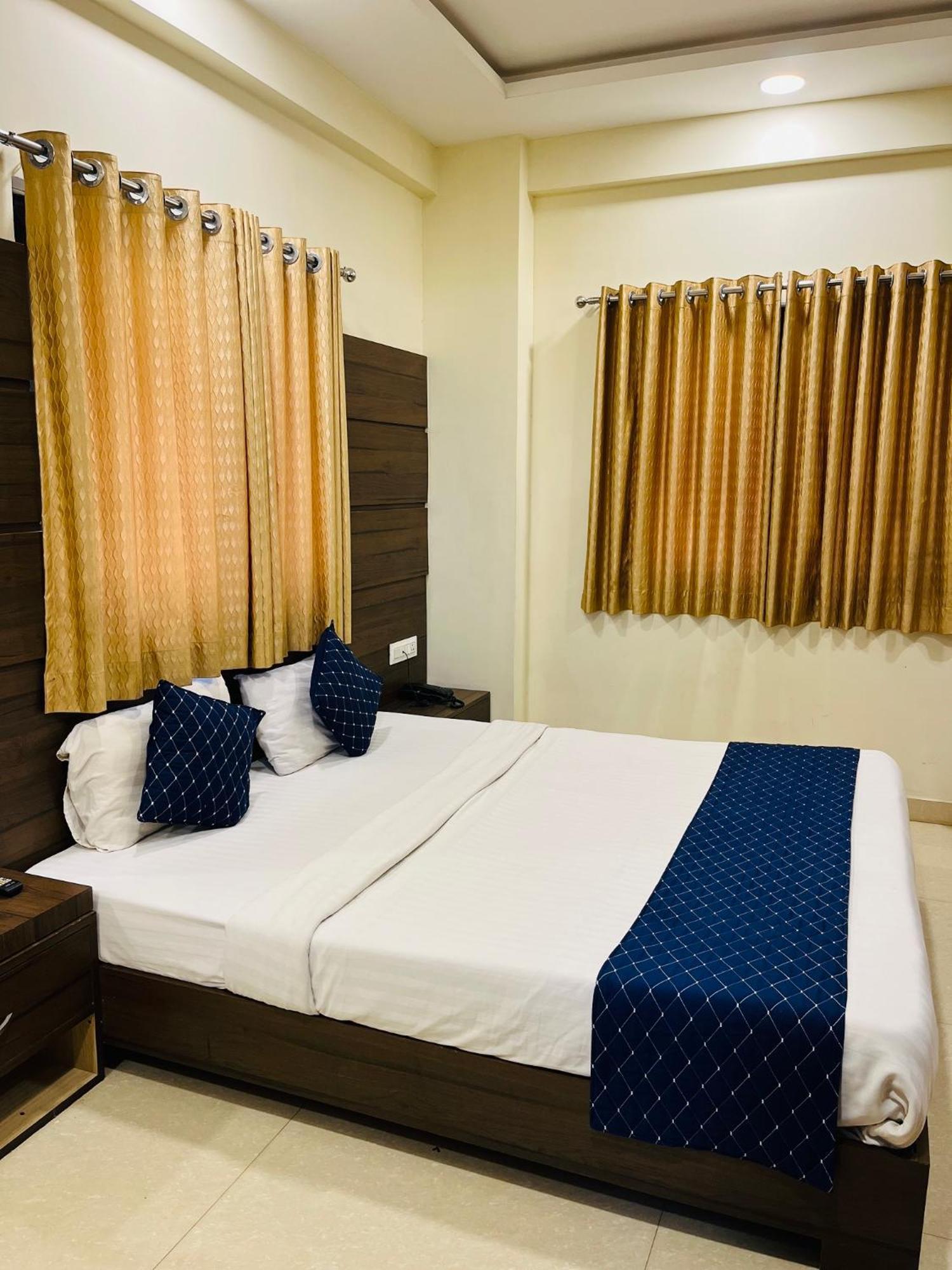 Stayguru Hotel Atithi Bhuj Exterior photo