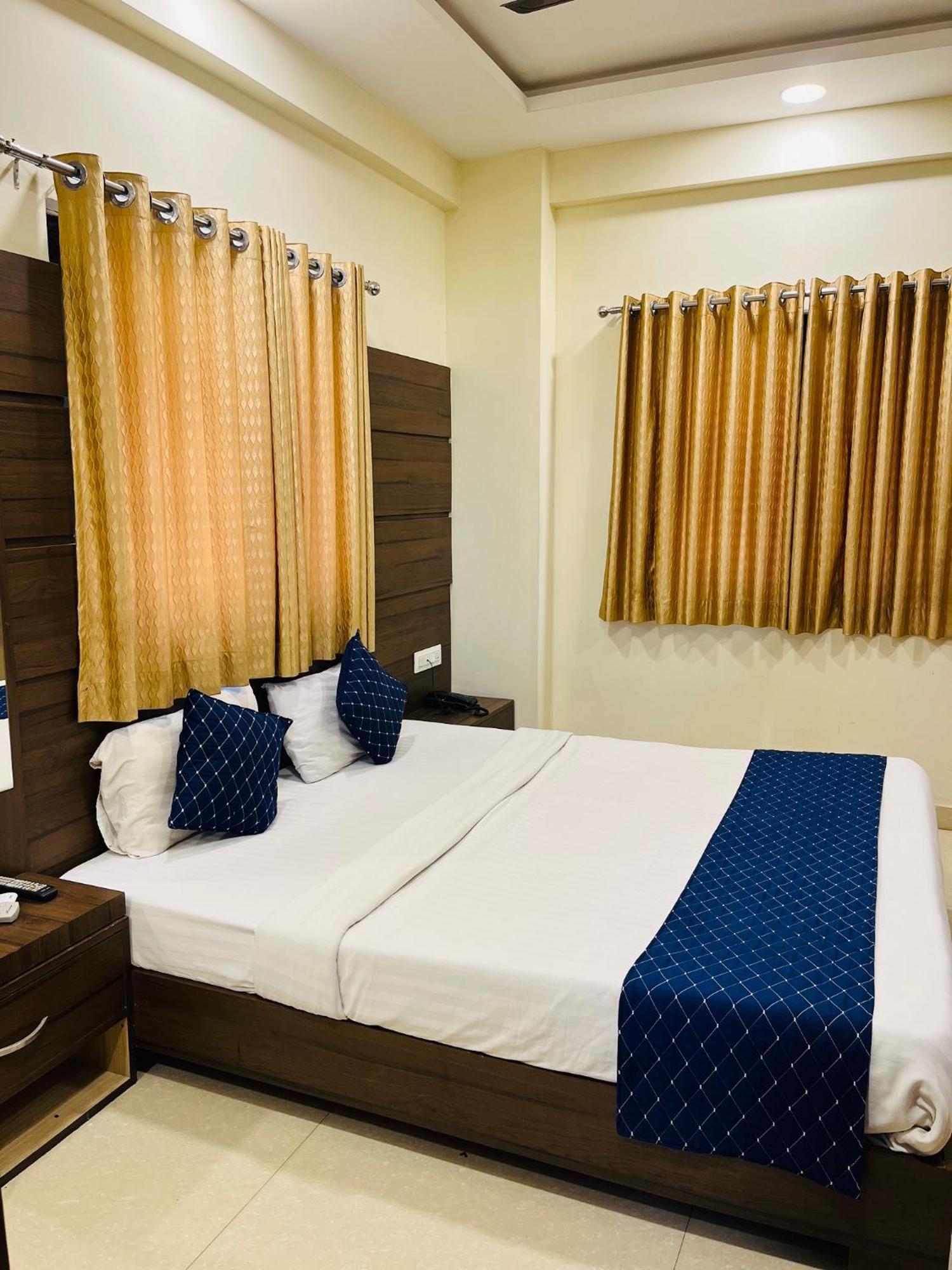Stayguru Hotel Atithi Bhuj Exterior photo